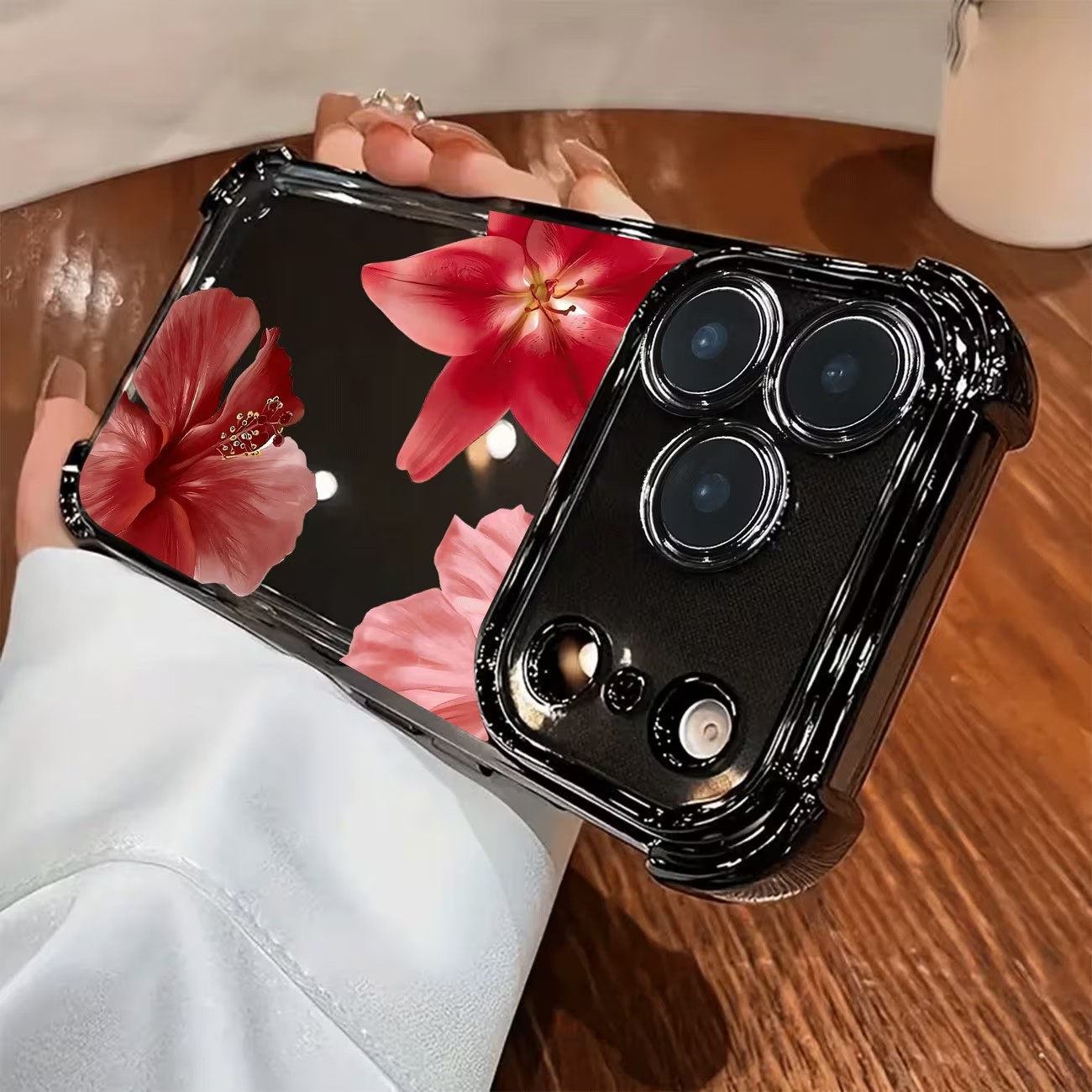 Simpele bloemenprint telefoonh - Apple Iphone 15 recensie en prijs