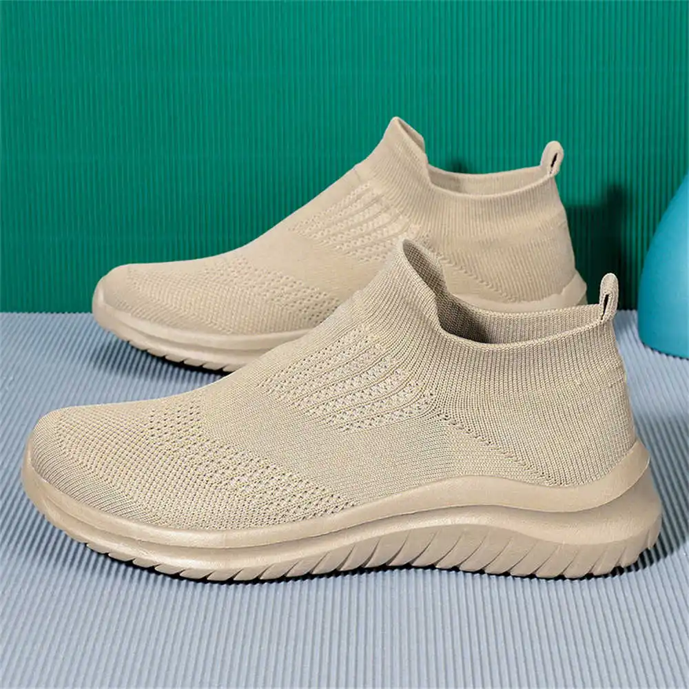 Beige Zachte Nieuwe Nieuwighei - Luxury Lifestyle Dark recensie en prijs